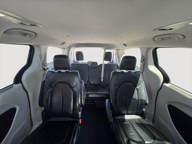 Photo of 2022 Ceramic Gray Clearcoat Chrysler Pacifica