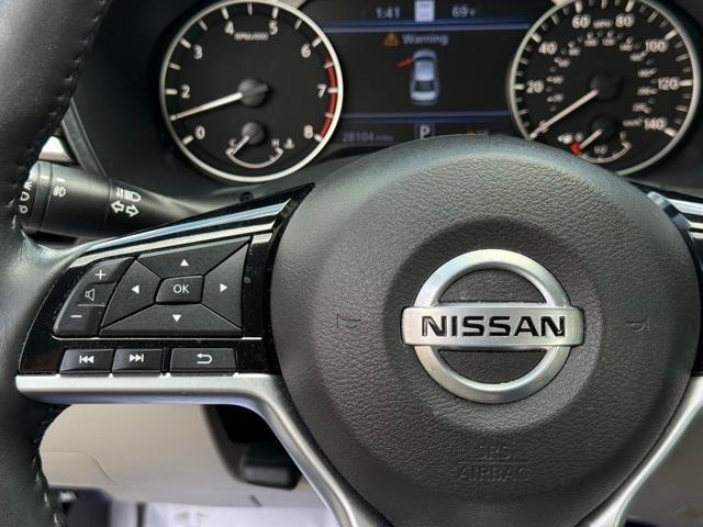 Photo of 2022 White Nissan Altima
