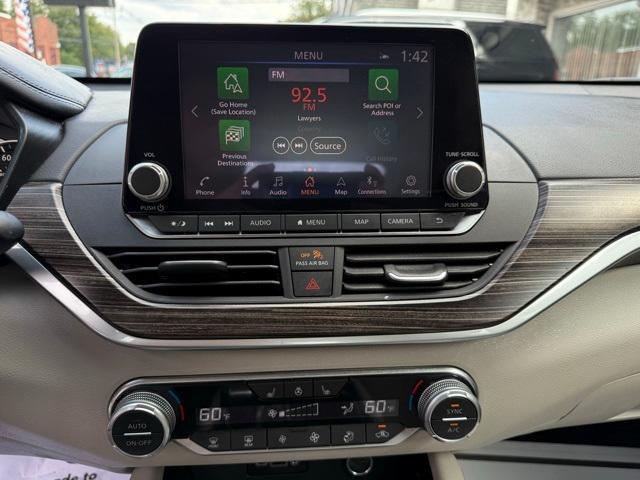 Photo of 2022 White Nissan Altima