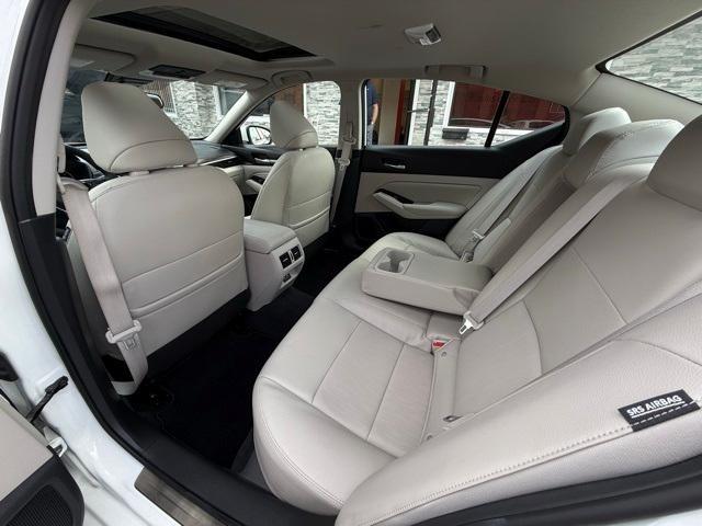 Photo of 2022 White Nissan Altima