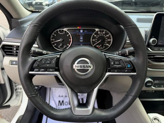 Photo of 2022 White Nissan Altima