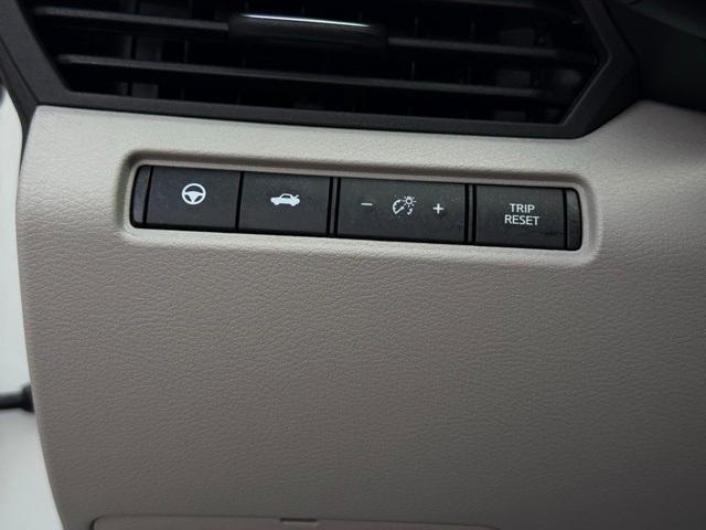 Photo of 2022 White Nissan Altima