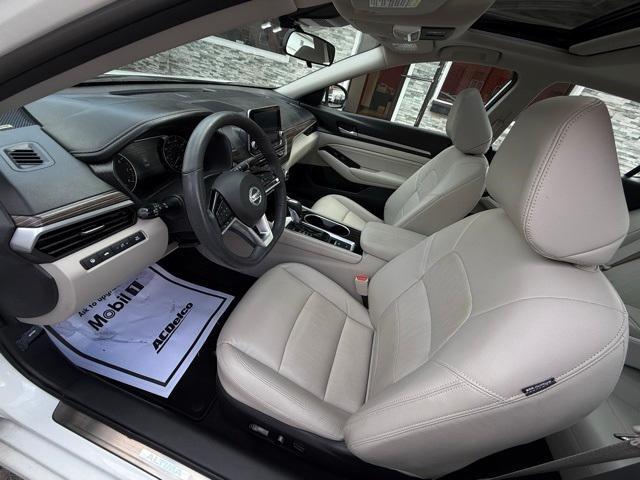 Photo of 2022 White Nissan Altima