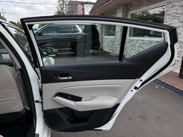 Photo of 2022 White Nissan Altima