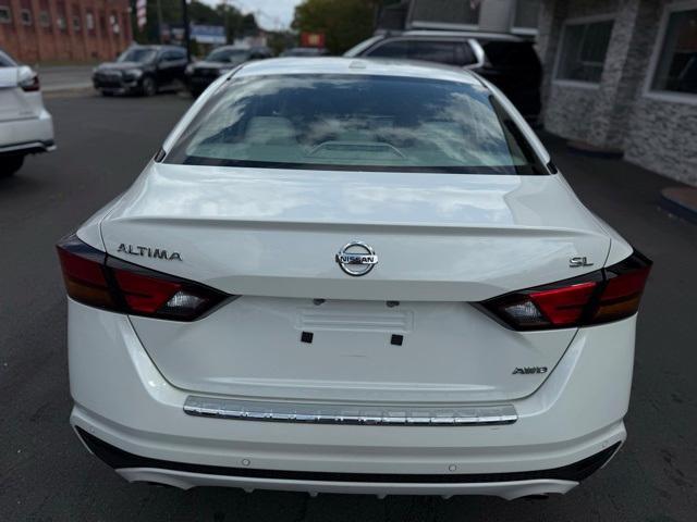 Photo of 2022 White Nissan Altima