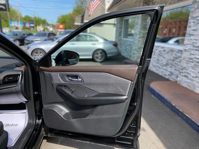 Photo of 2022 Black Nissan Rogue