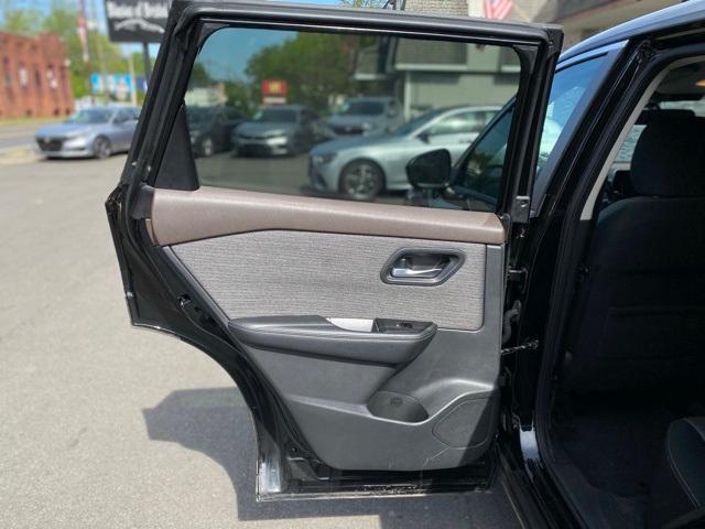 Photo of 2022 Black Nissan Rogue
