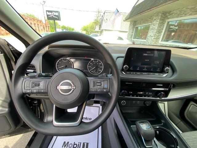 Photo of 2022 Black Nissan Rogue