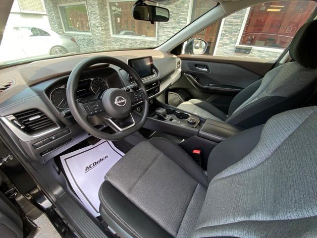 Photo of 2022 Black Nissan Rogue