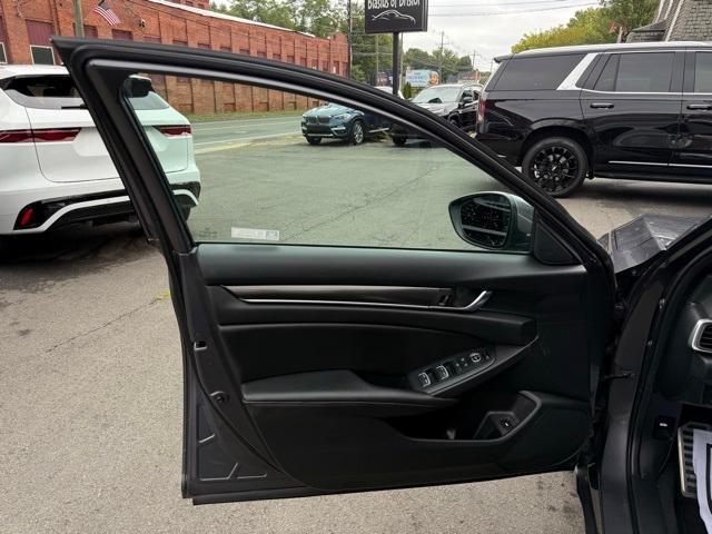 Photo of 2020 Lunar Silver Metallic Honda Accord