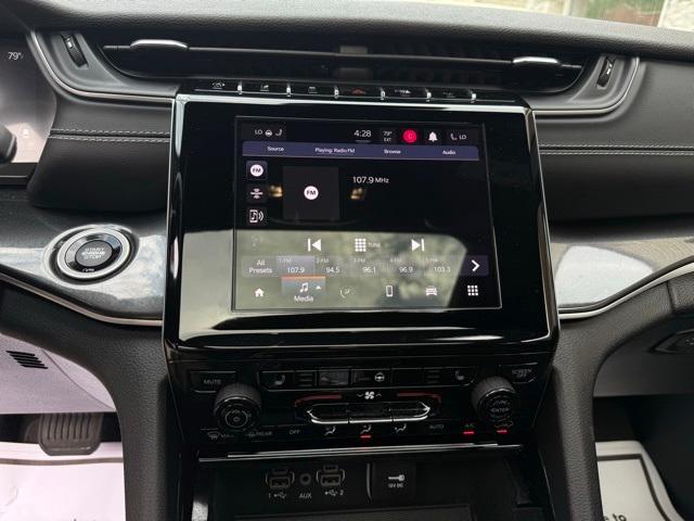 Photo of 2022 Metallic Jeep Grand Cherokee