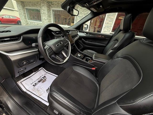 Photo of 2022 Metallic Jeep Grand Cherokee