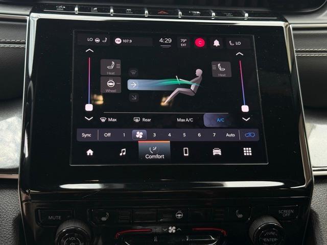 Photo of 2022 Metallic Jeep Grand Cherokee