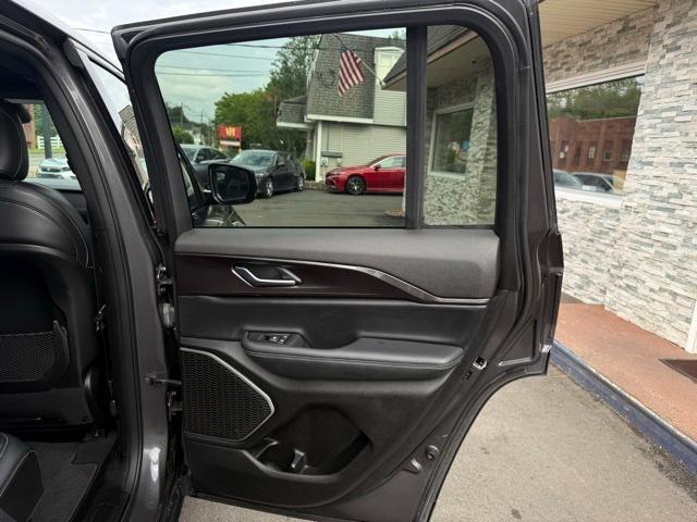 Photo of 2022 Metallic Jeep Grand Cherokee