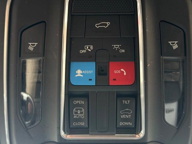 Photo of 2022 Metallic Jeep Grand Cherokee