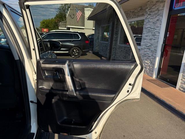 Photo of 2022 White Toyota 4Runner