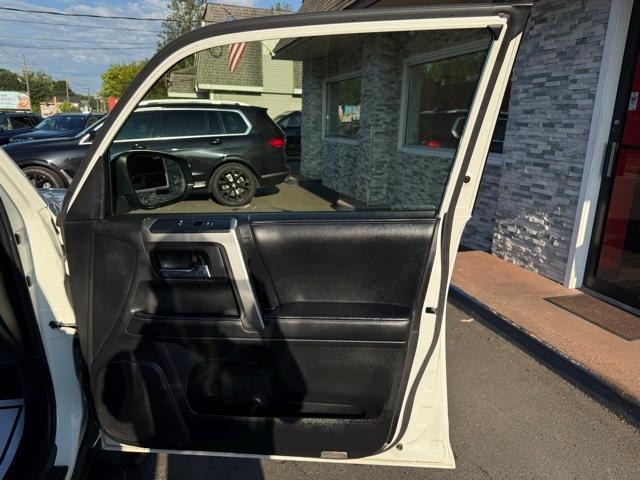 Photo of 2022 White Toyota 4Runner