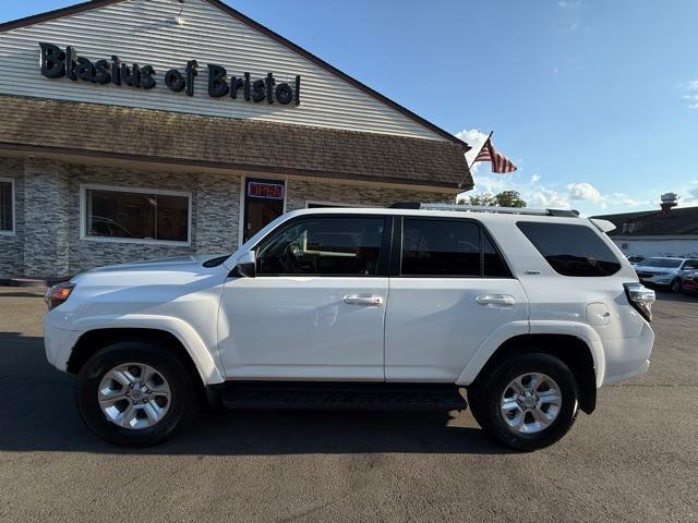 Photo of 2022 White Toyota 4Runner