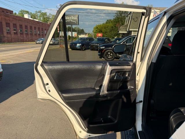 Photo of 2022 White Toyota 4Runner