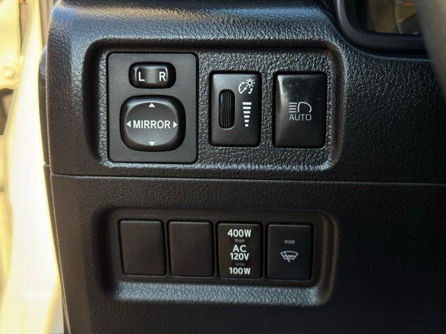 Photo of 2022 White Toyota 4Runner