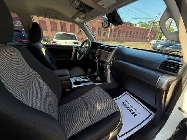 Photo of 2022 White Toyota 4Runner