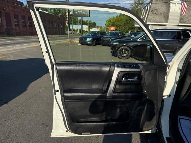 Photo of 2022 White Toyota 4Runner