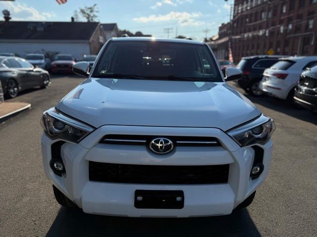 Photo of 2022 White Toyota 4Runner