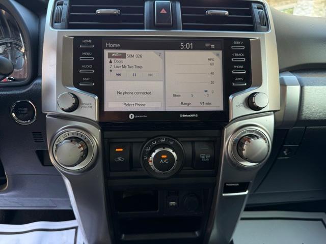 Photo of 2022 White Toyota 4Runner