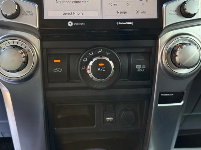 Photo of 2022 White Toyota 4Runner
