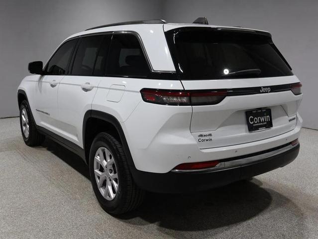Photo of 2022 Bright White Jeep Grand Cherokee