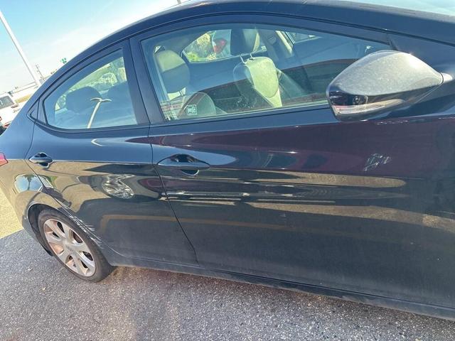 Photo of 2012 Black Noir Pearl Mica Hyundai ELANTRA