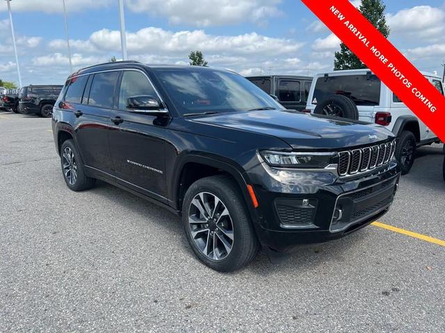 Photo of 2024 Diamond Black Crystal Pearlcoat Jeep Grand Cherokee L