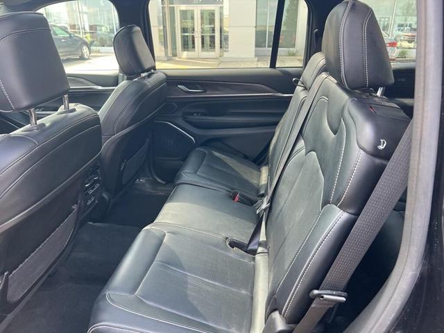 Photo of 2024 Diamond Black Crystal Pearlcoat Jeep Grand Cherokee L