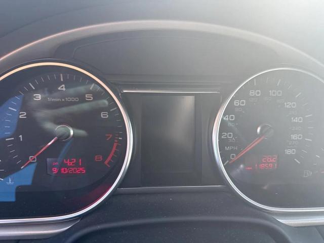 Photo of 2010 Ice Silver Audi Q7