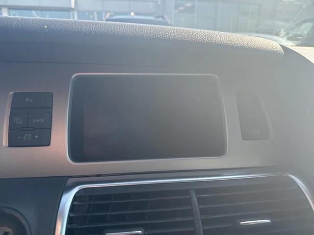 Photo of 2010 Ice Silver Audi Q7