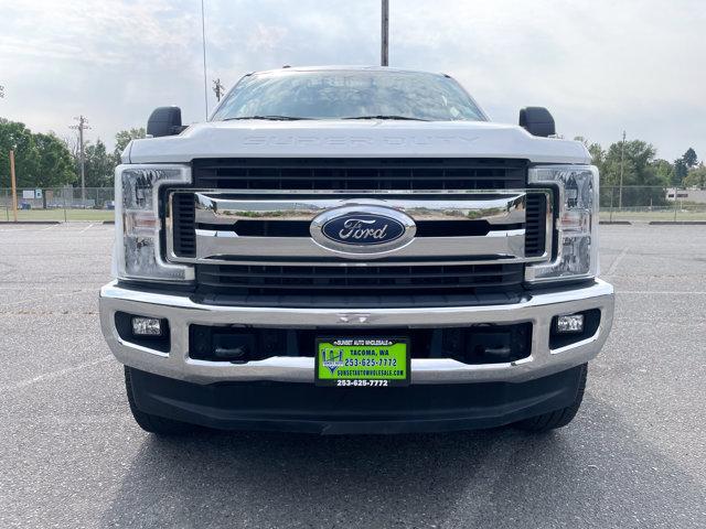 Photo of 2019 Oxford White Ford F-350