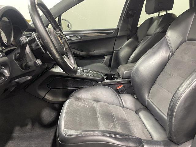 Photo of 2017 White Porsche Macan