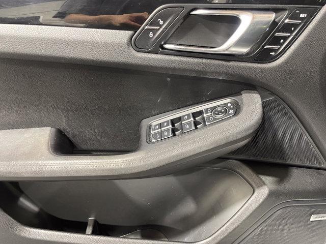Photo of 2017 White Porsche Macan