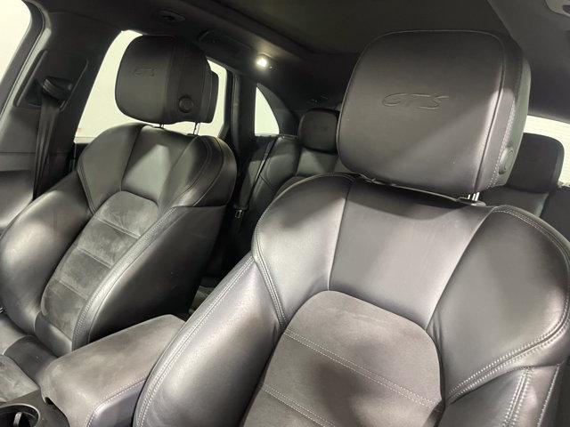 Photo of 2017 White Porsche Macan