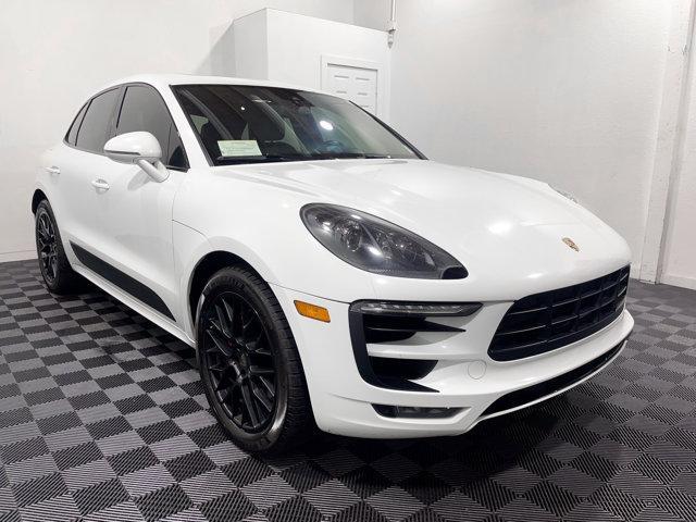 Photo of 2017 White Porsche Macan