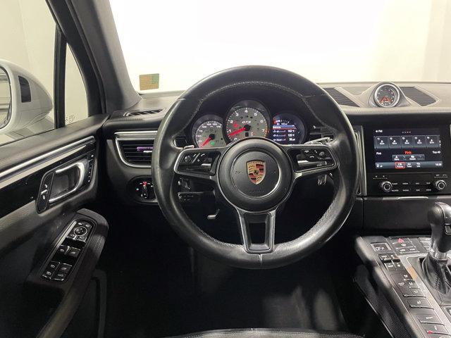 Photo of 2017 White Porsche Macan
