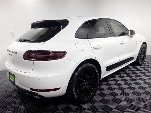 Photo of 2017 White Porsche Macan