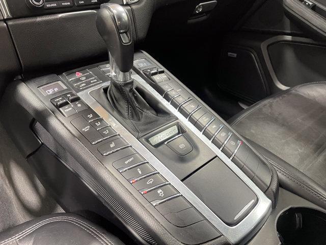 Photo of 2017 White Porsche Macan