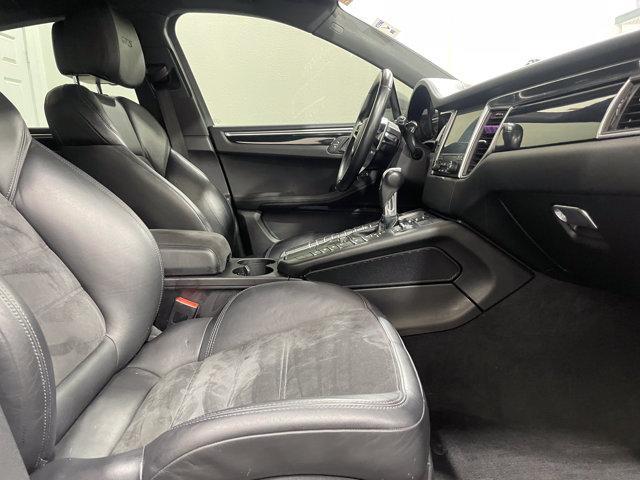 Photo of 2017 White Porsche Macan