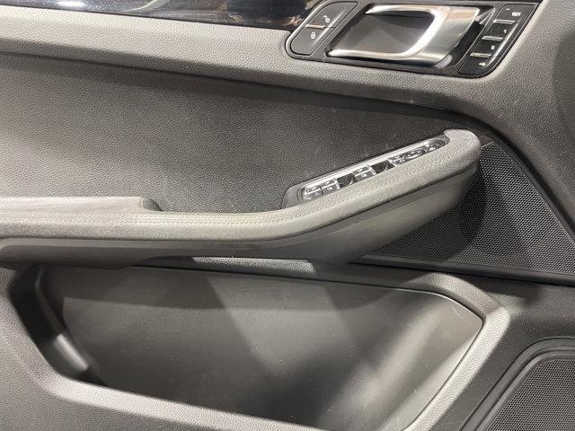 Photo of 2017 White Porsche Macan