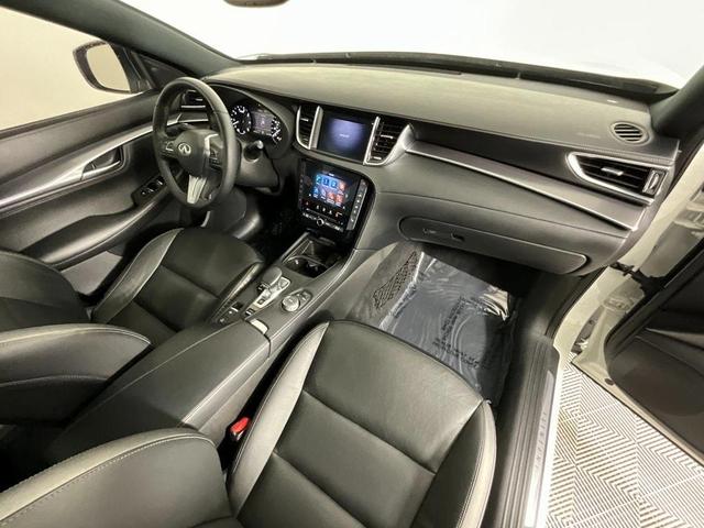 Photo of 2023 Majestic White INFINITI QX55