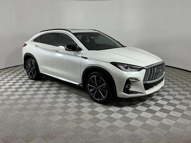 Photo of 2023 Majestic White INFINITI QX55