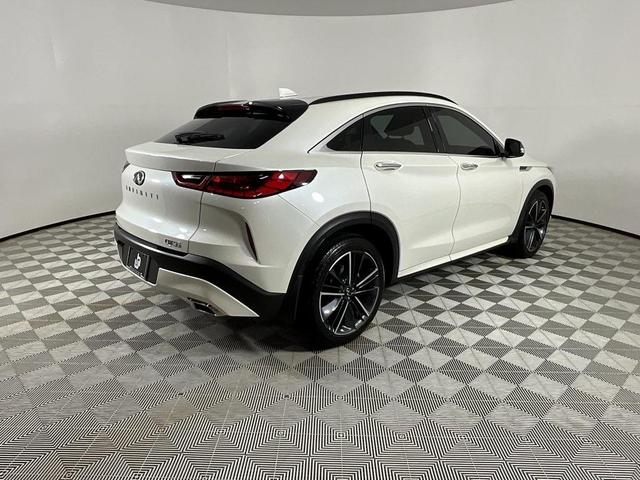 Photo of 2023 Majestic White INFINITI QX55