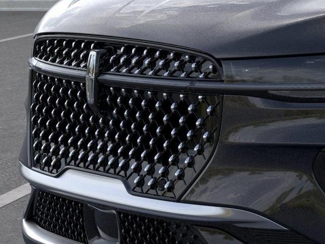 Photo of 2025 Infinite Black Metallic Lincoln Nautilus