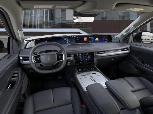 Photo of 2025 Crystal White Metallic Lincoln Navigator